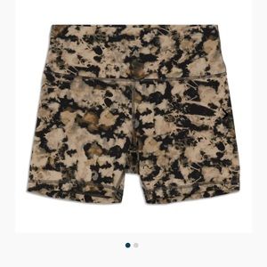 Wunder Train HR Short Size 4 with 6” Inseam